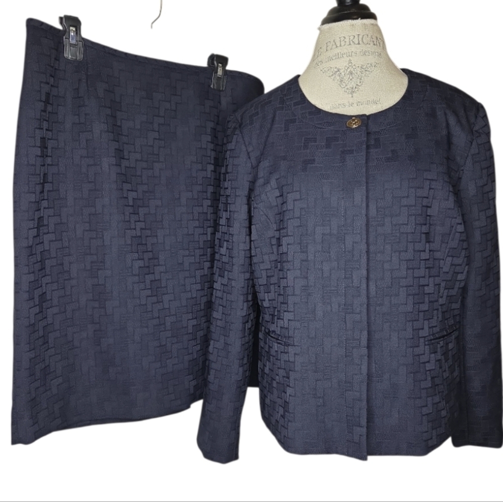 R & K 2 Piece Navy Textured Jacket & A Line Skirt Set Size 18 NEW